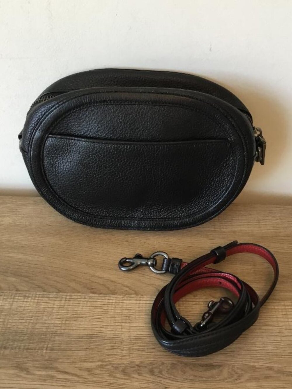 Coach Black Pebbled Leather Camera Bag With Multicolored Horse & Carriage Logo - Picture 2 of 6